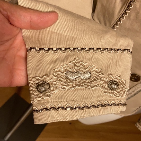 Embroidered jacket - Picture 3 of 9